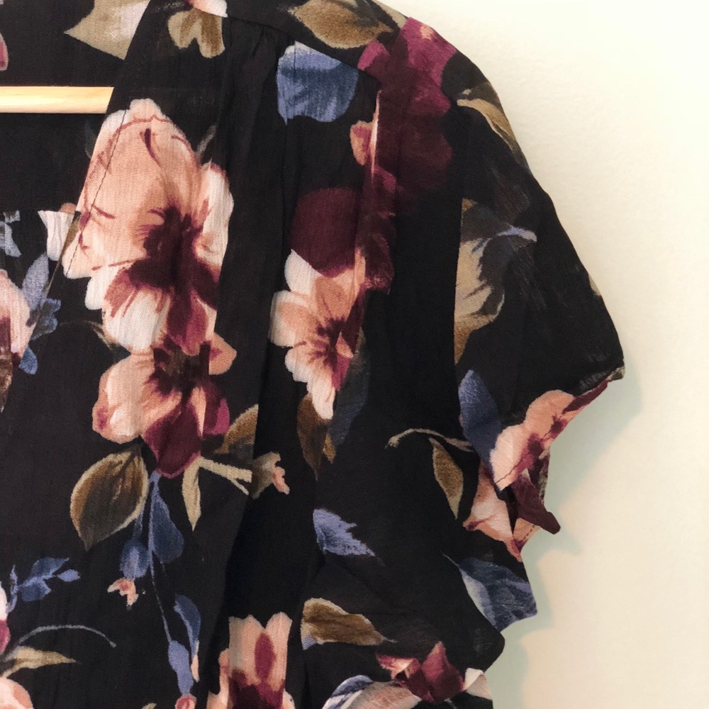 🆕FLORAL CROP TOP - Picture 2 of 2